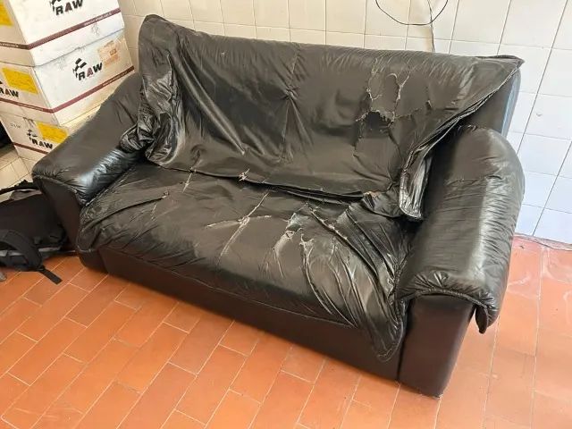 SOFA DE COURO PRETO - Foto 3