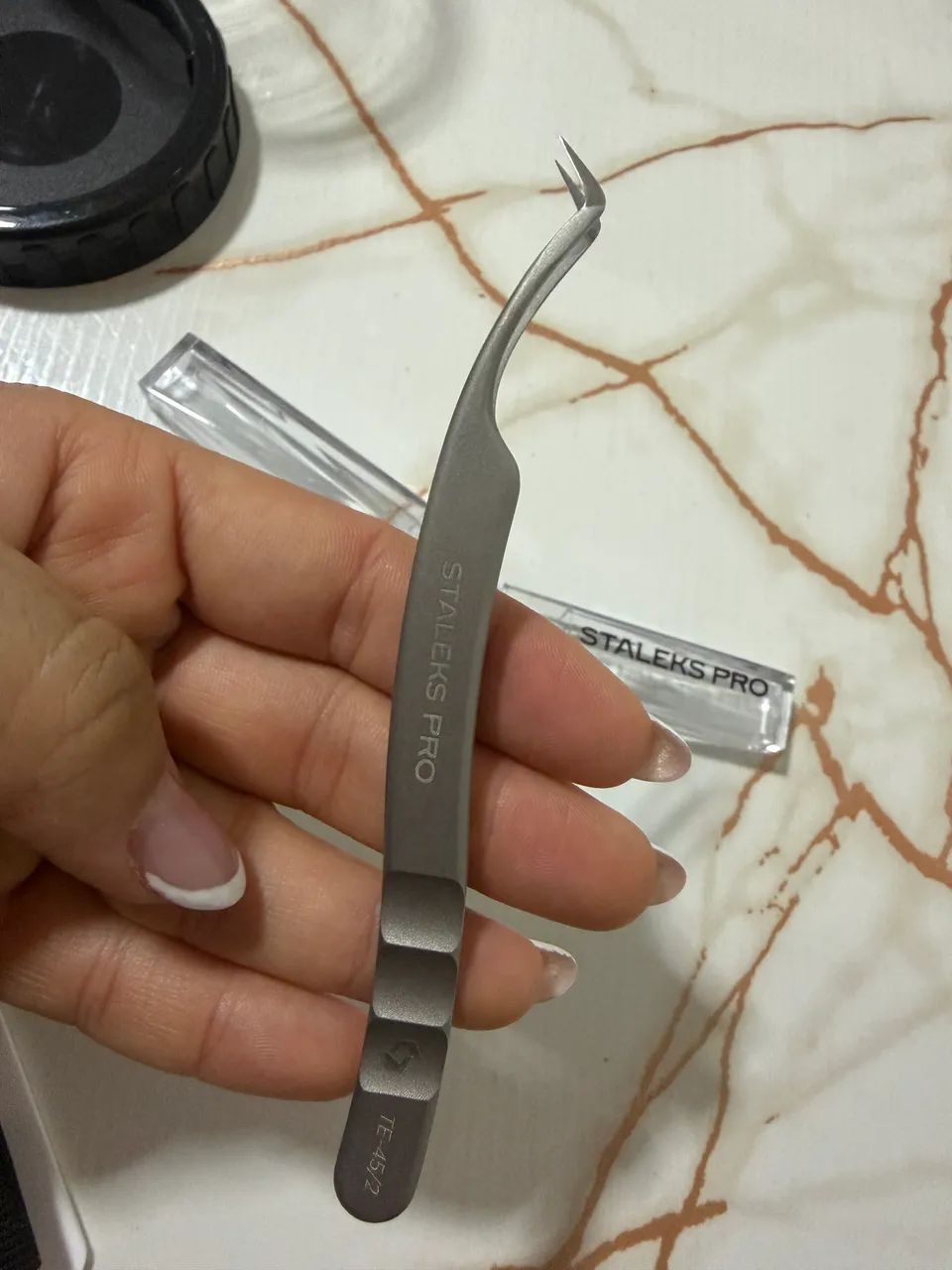 Pinças para cílios, as melhores, e no vai junto a considerada Ferrare das pinces