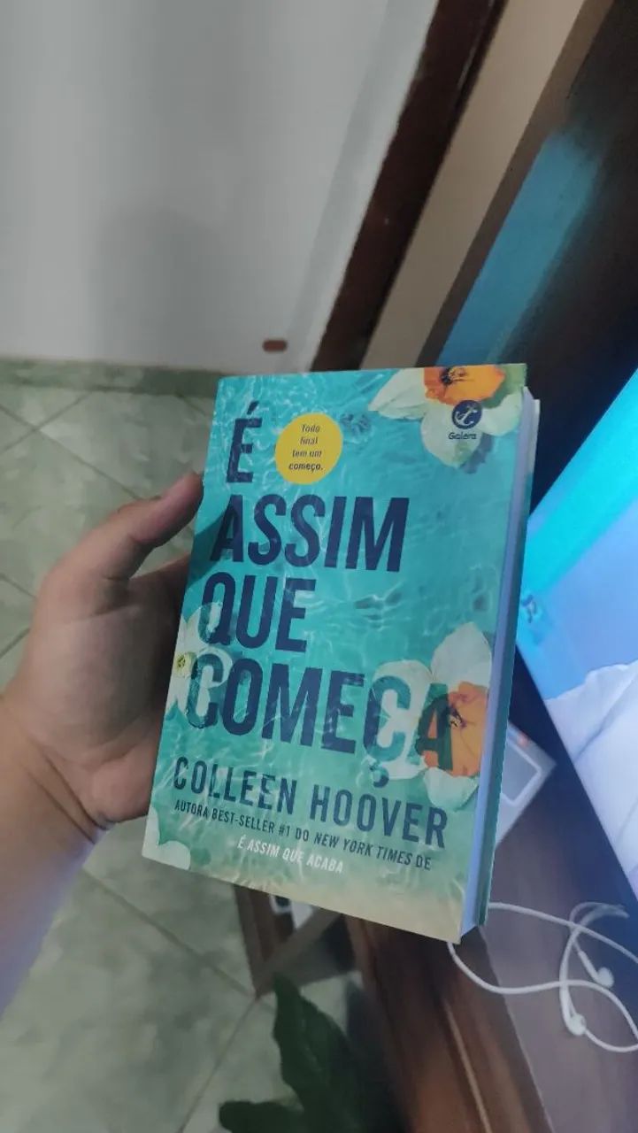 É assim que começa Colleen Hoover 