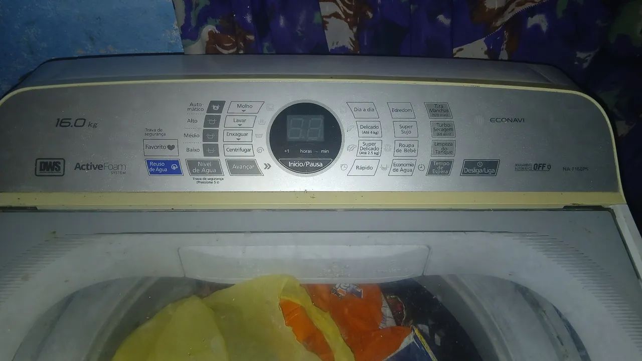 Máquina de lavar sem muita marca de uso e funcionando,  perfeitamente  - Foto 3
