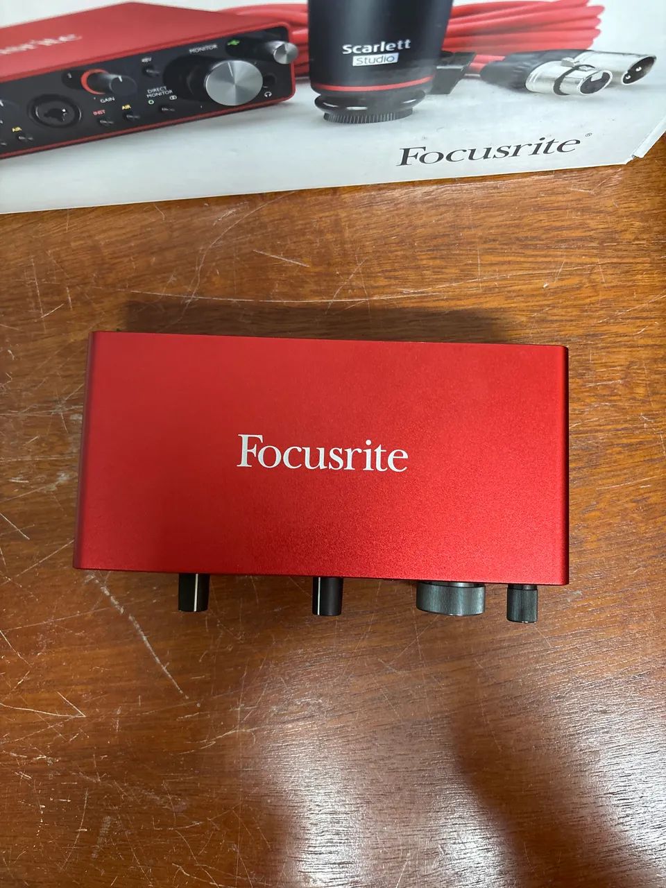 Interface de áudio Focusrite - Scarlett 2i2 Studio451967516022548481