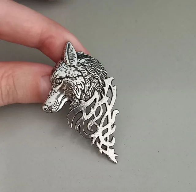 Pin Broche de Lobo (novo) - Foto 3