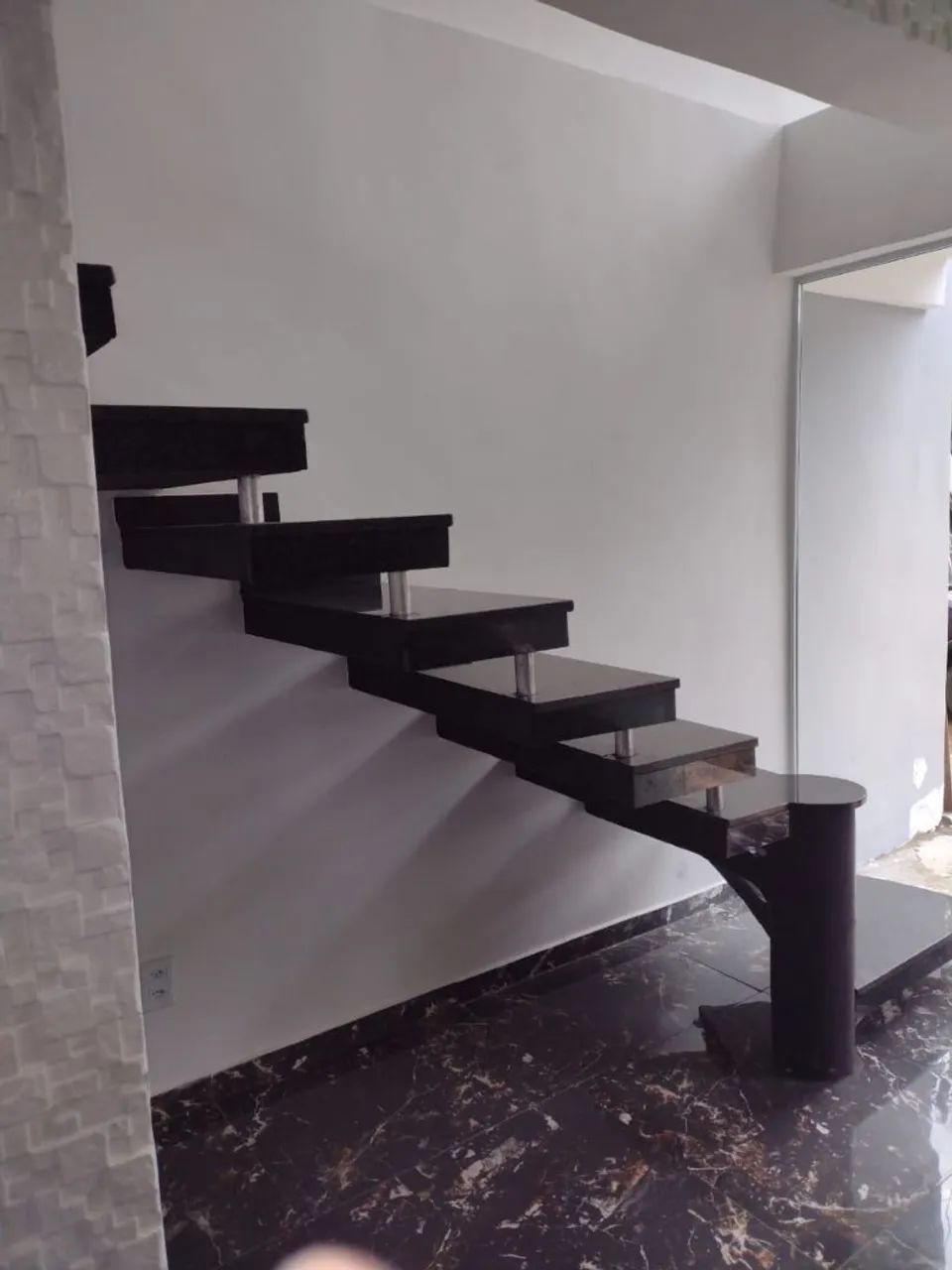 Escadas planejadas em concreto 