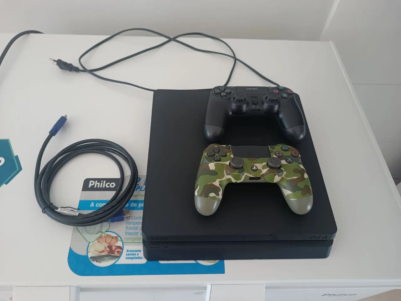 Vendo Ps4 Slim destravado.