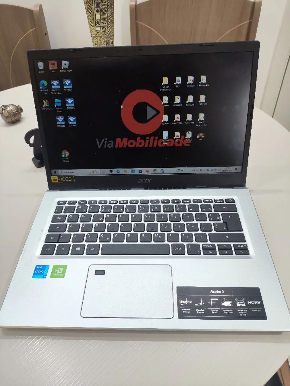 Notebook em ótimo estado de conservação 