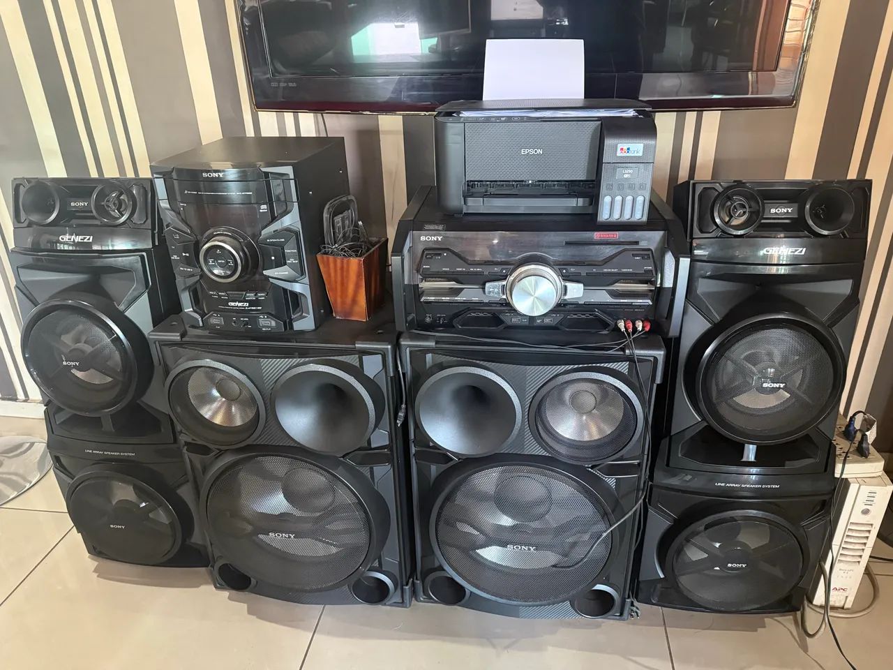 2 Aparelhos de som SONY - 8 caixas 