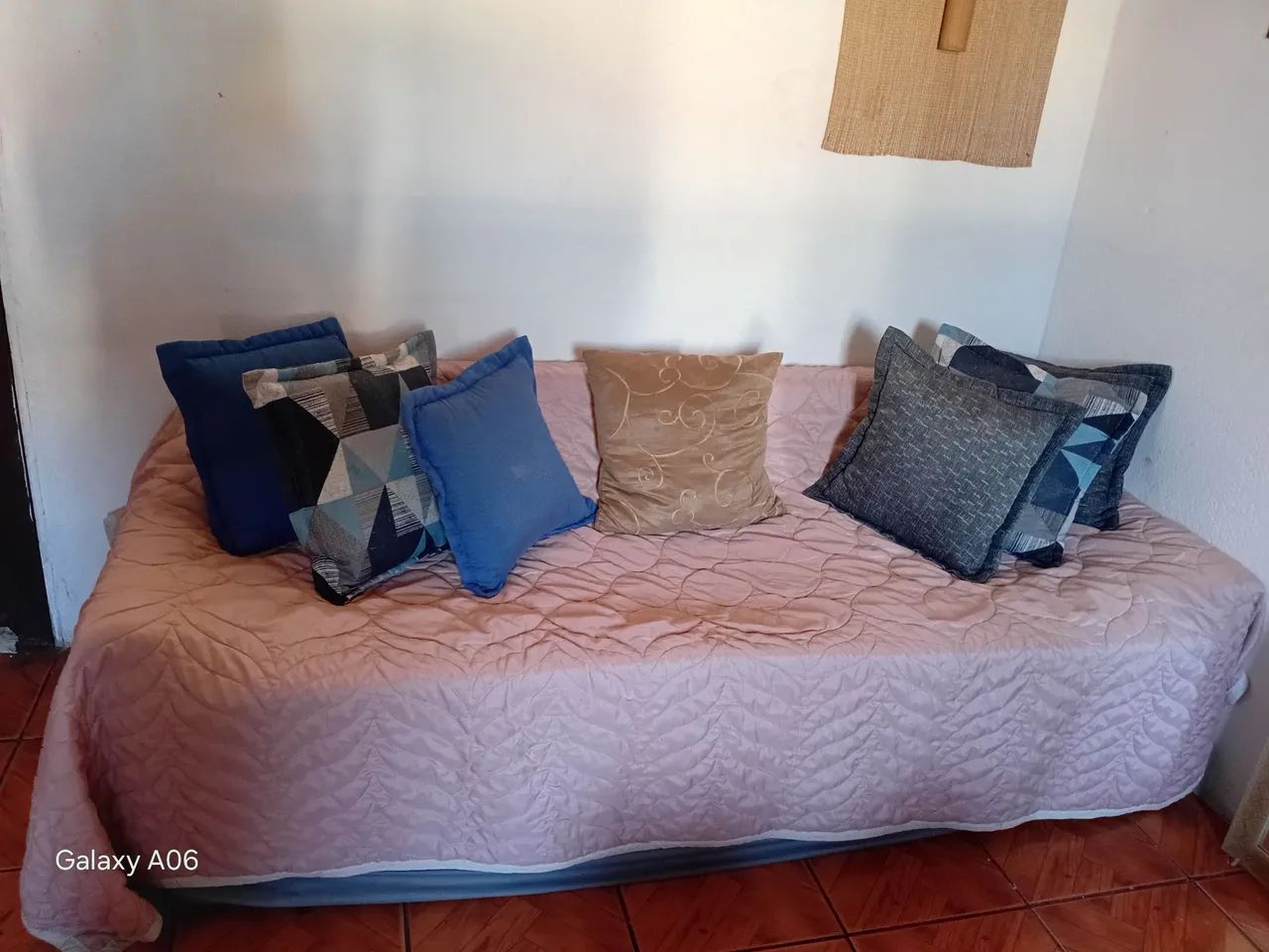 Sofá cama estilo casal precisa só reformar o tecido 