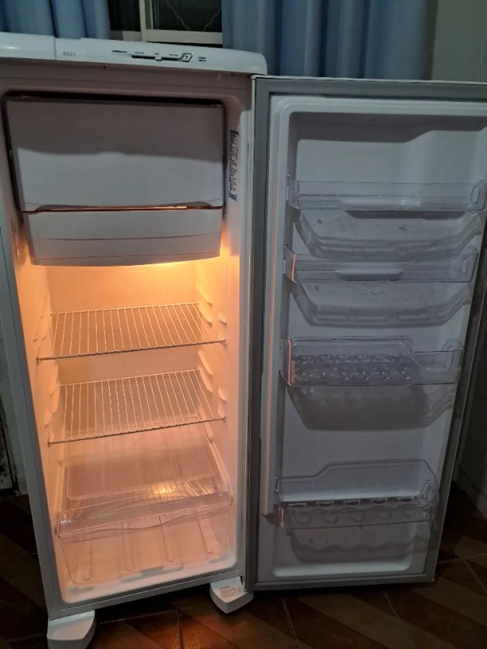 Geladeira electrolux 240 litros