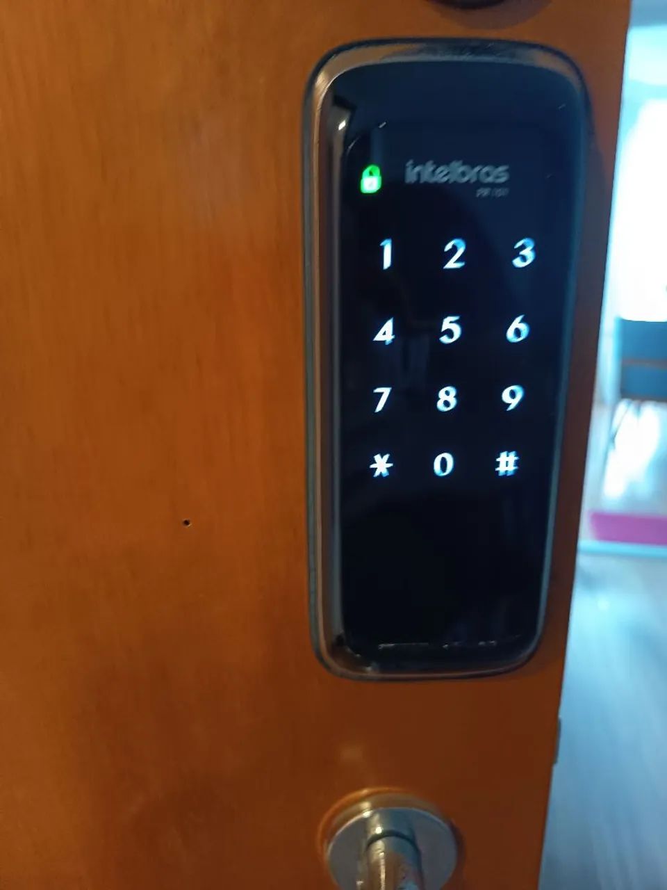 Fechadura Intelbras inteligente DE SOBREPOR