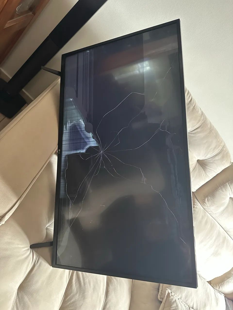TV 43 polegadas pra consertar ou tirar peças  - Foto 3