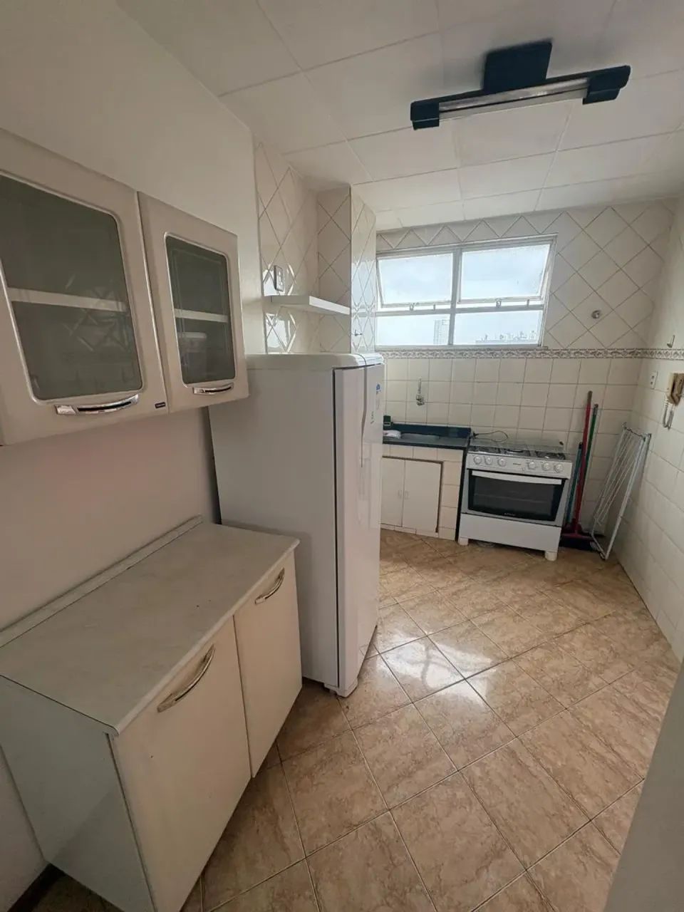 Apartamento semi mobiliado para locação no Edifício Janvier - Foto 3
