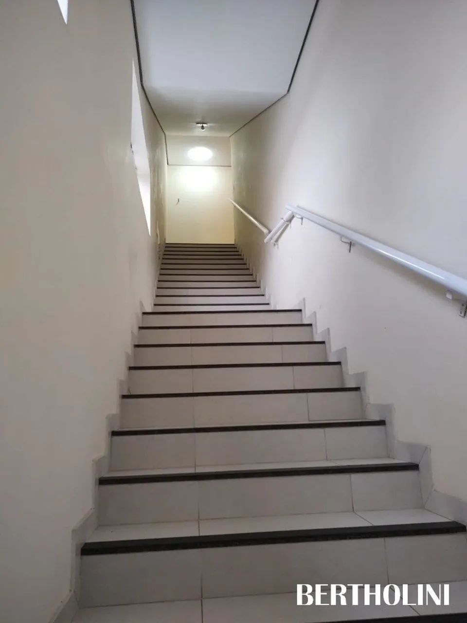 Excelente apartamento com 2 quartos, no Centro de Penedo/RJ. - Foto 3