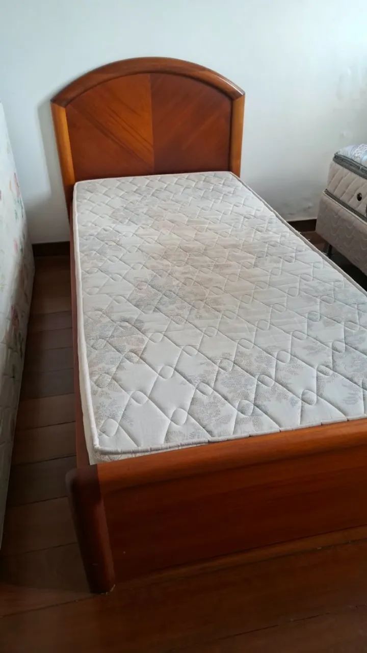 Cama solteiro em madeira mogno conservada - Foto 2