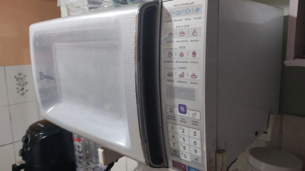 Micro-ondas Electrolux 34l com suporte..