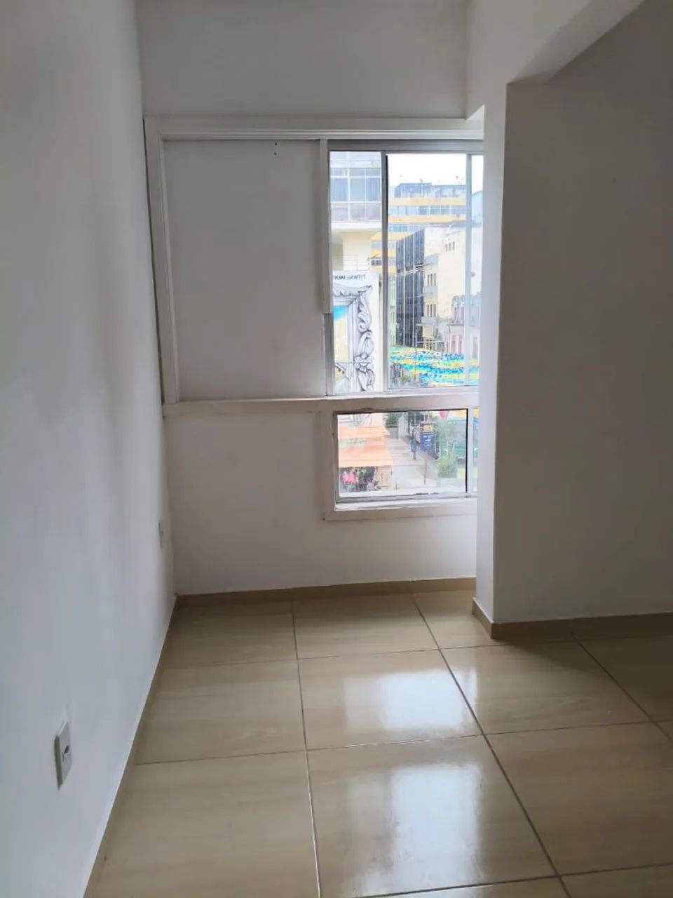 Alugo sala comercial na rua chile - Foto 4