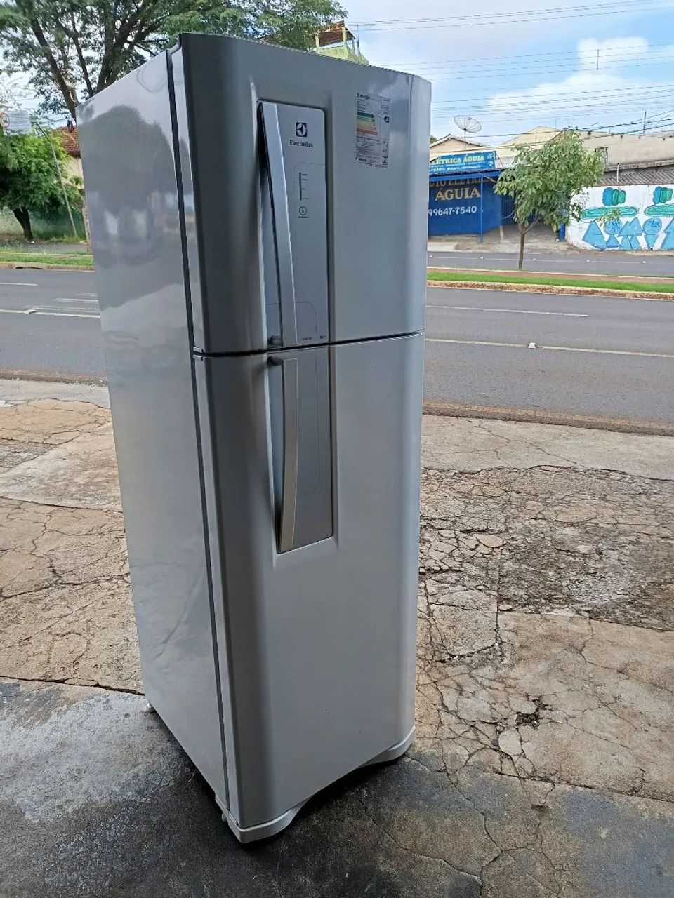 Vende Geladeira Eletrolux Frost Free duplex  382 litros 