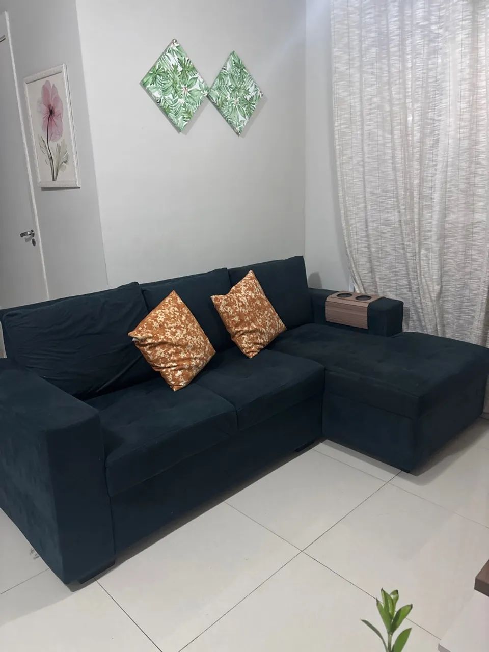 Sofá tecido Sued azul marinho com chaise fixo