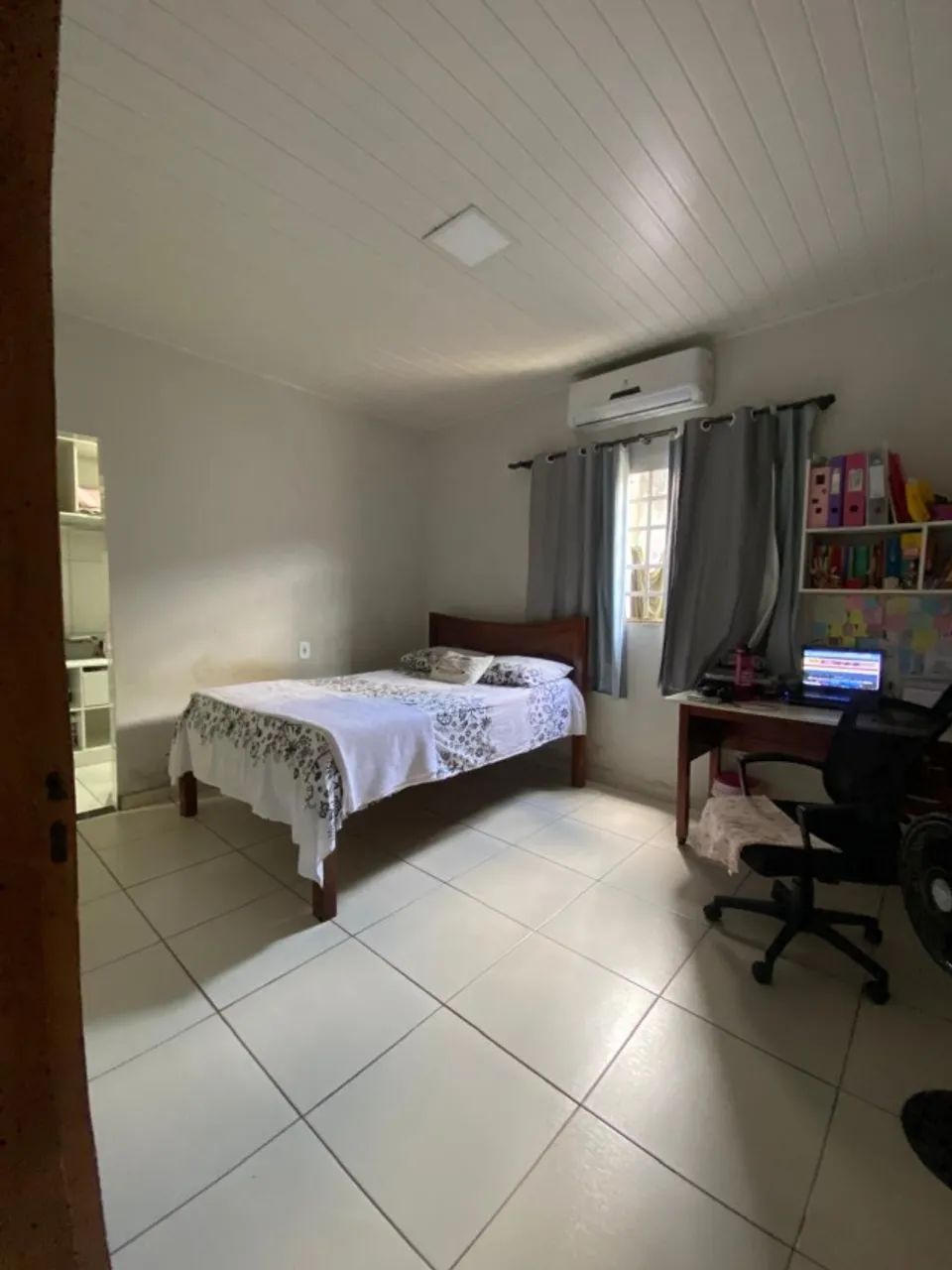 Casa com piscina, amplo espaço externo e terreno de 300 m²! - Foto 3