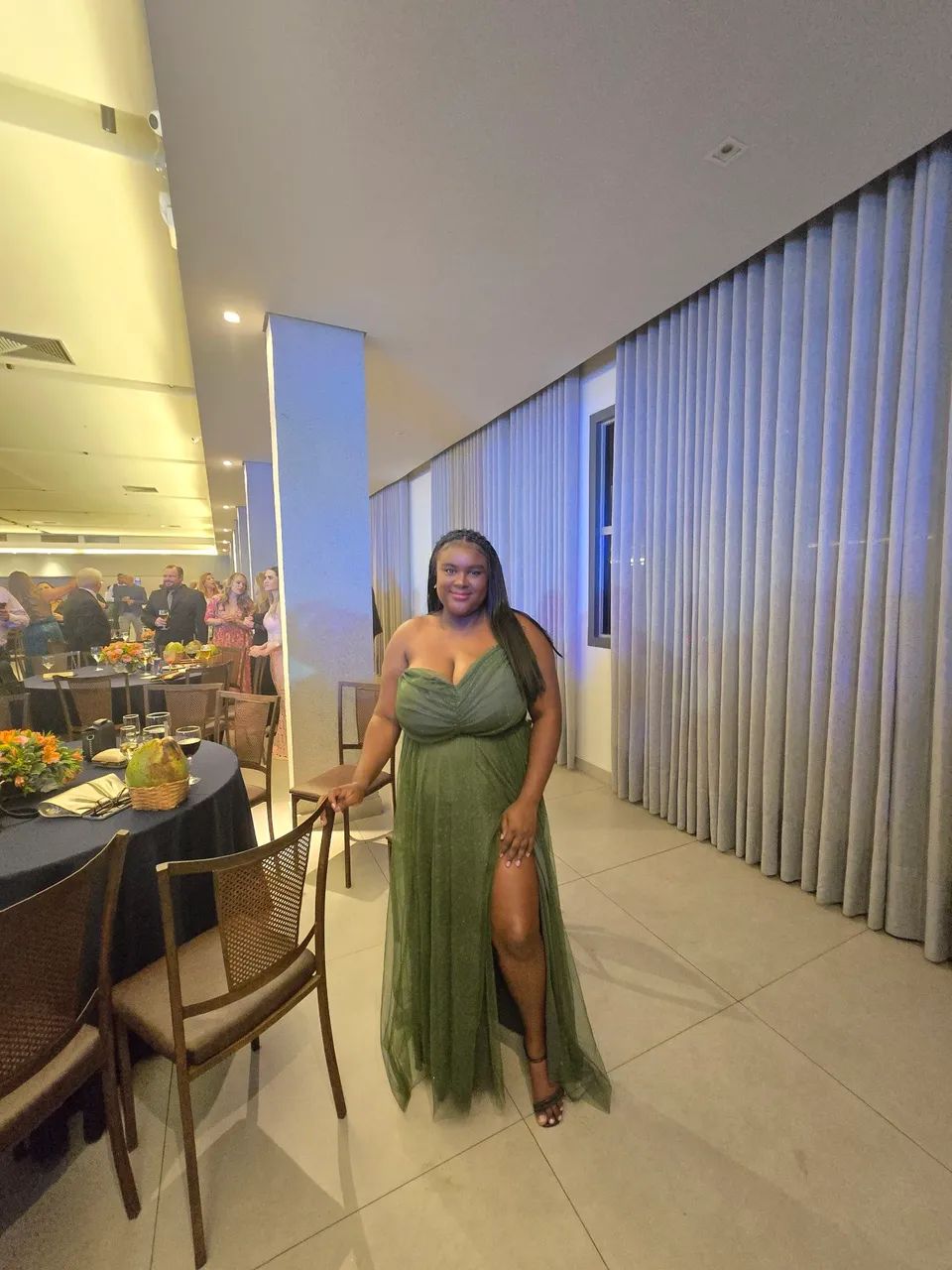 Vestido de casamento verde oliva (com brilhos) - Foto 2