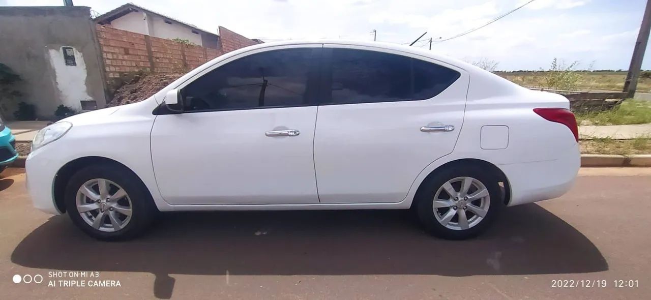 Nissan Versa SL 1.6 16V Flex Fuel 4P Mec. 2014 - Foto 4