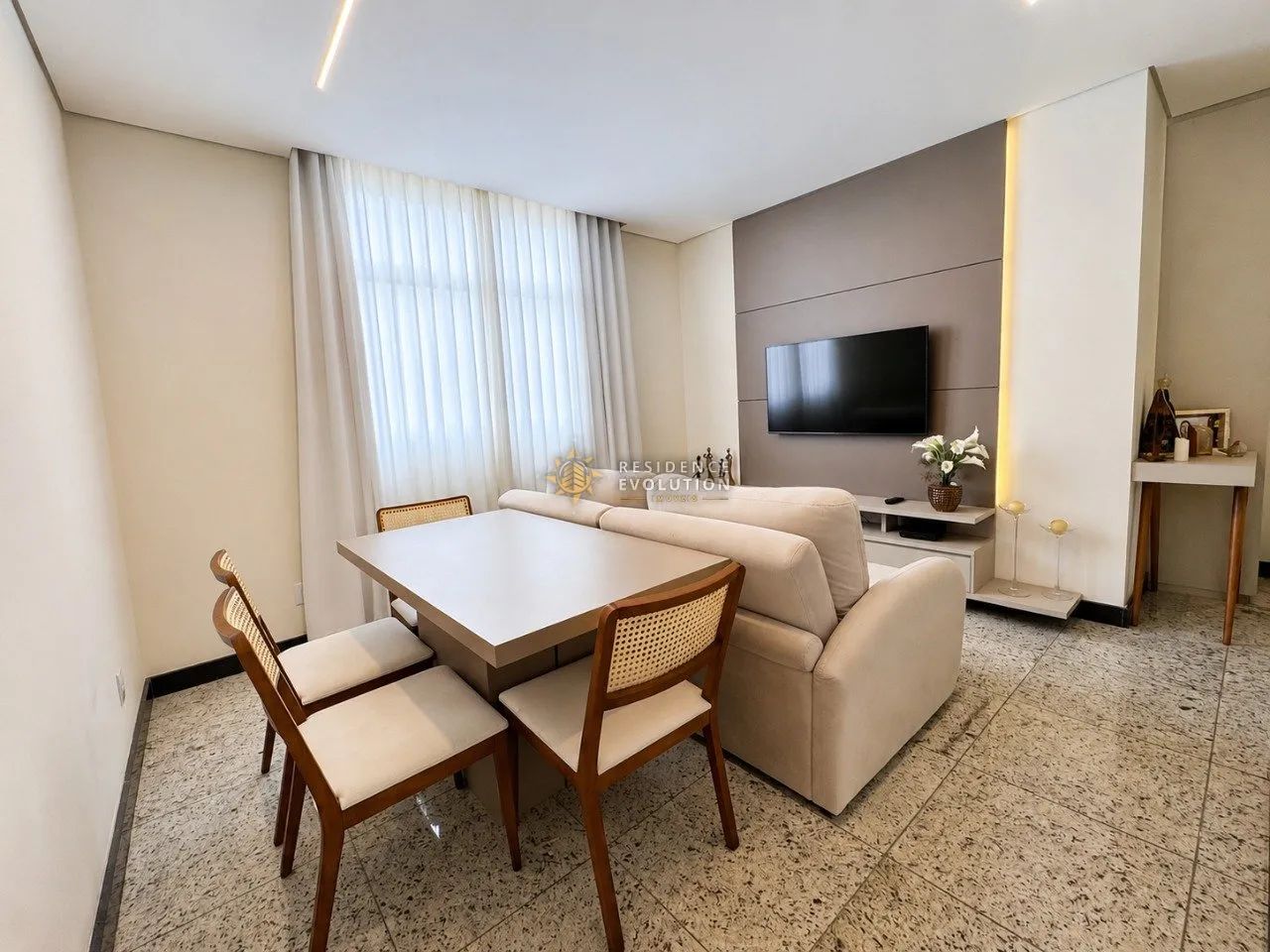 Apartamento com 3 Quartos, Suíte e 2 Vagas - Santa Amélia