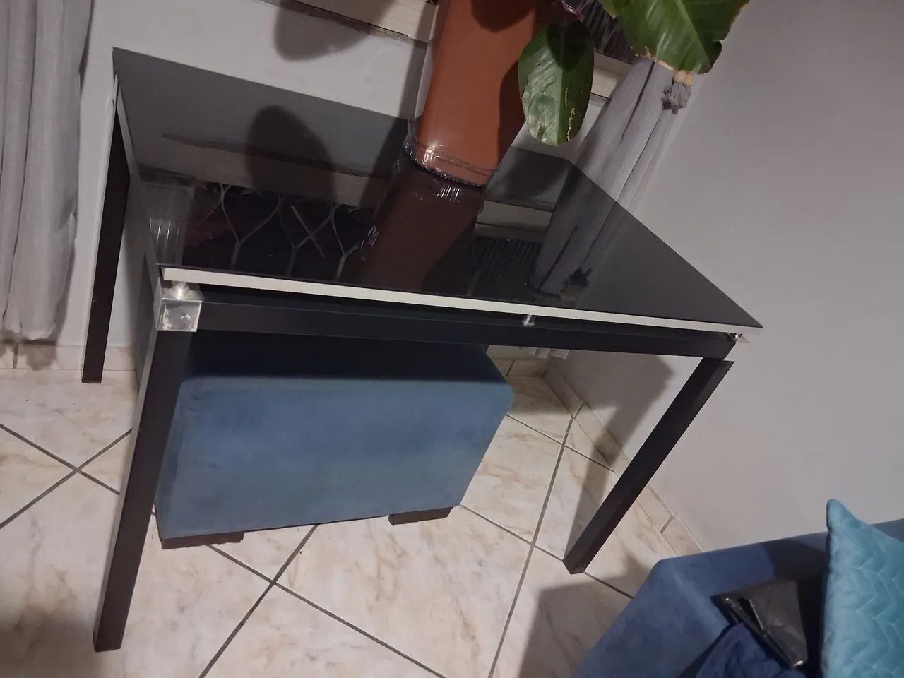 Mesa de vidro e metal preta 