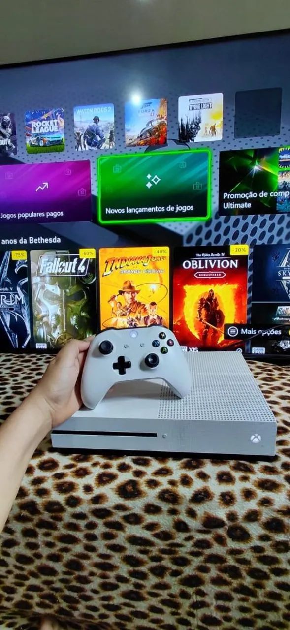 XBOX ONE S - 1TB + 2 CONTROLES  - Foto 3