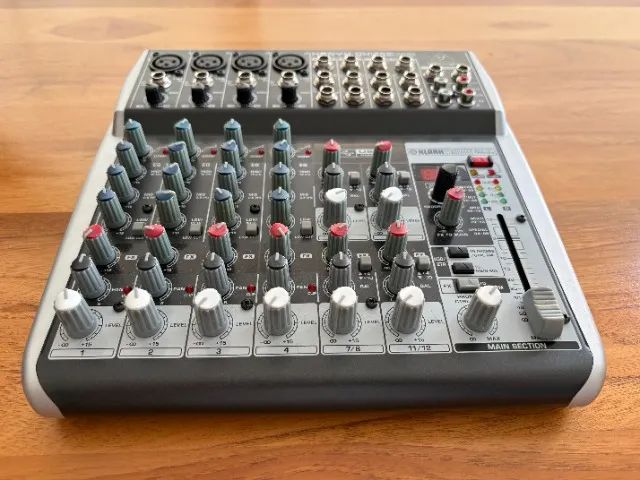 Mesa de Som Behringer XENYX QX1202USB - IMPERDÍVEL! acompanha case