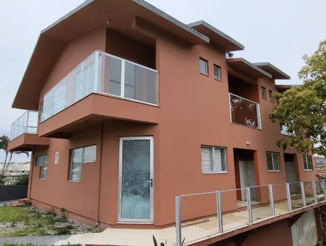 OPORTUNIDADE IMPERDÍVEL NA PRAIA DO SANTINHO - 3 casas geminadas juntas - Foto 3