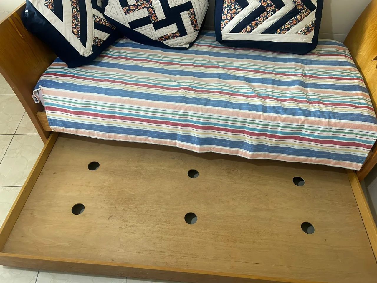 Bicama de solteiro 100% madeira  - Foto 2