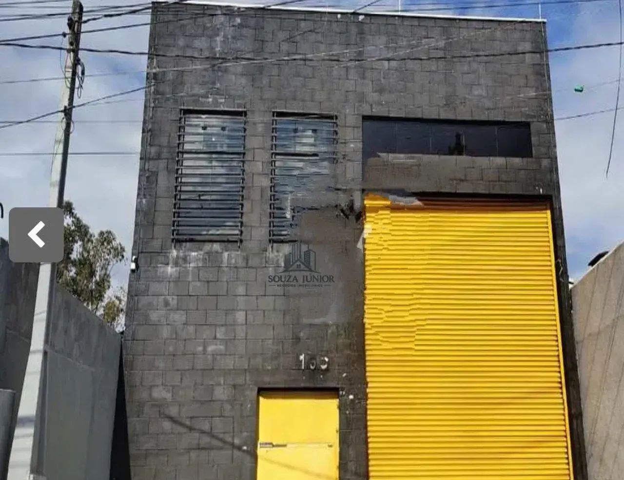 Imóvel para aluguel possui 300 metros quadrados com 2 quartos