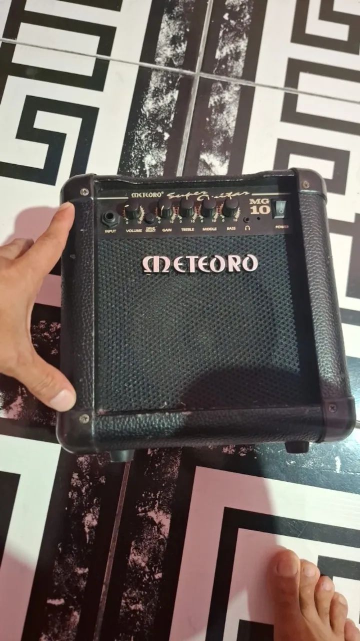 Caixa pra guitarra meteoro.