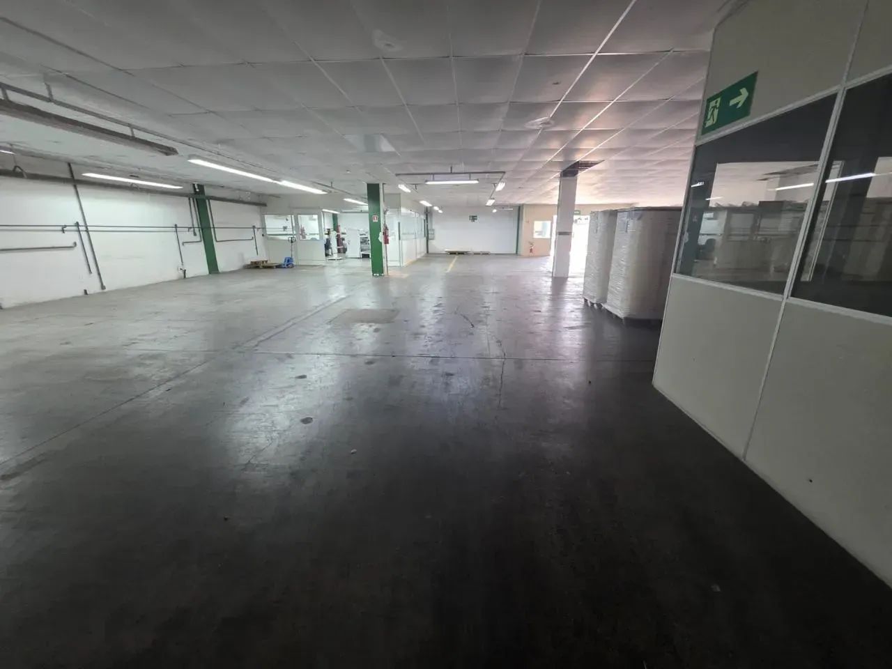 ALUGO GALPAO COM 900M2 EM CONDOMINIO FECHADO COM DOCA - Foto 5