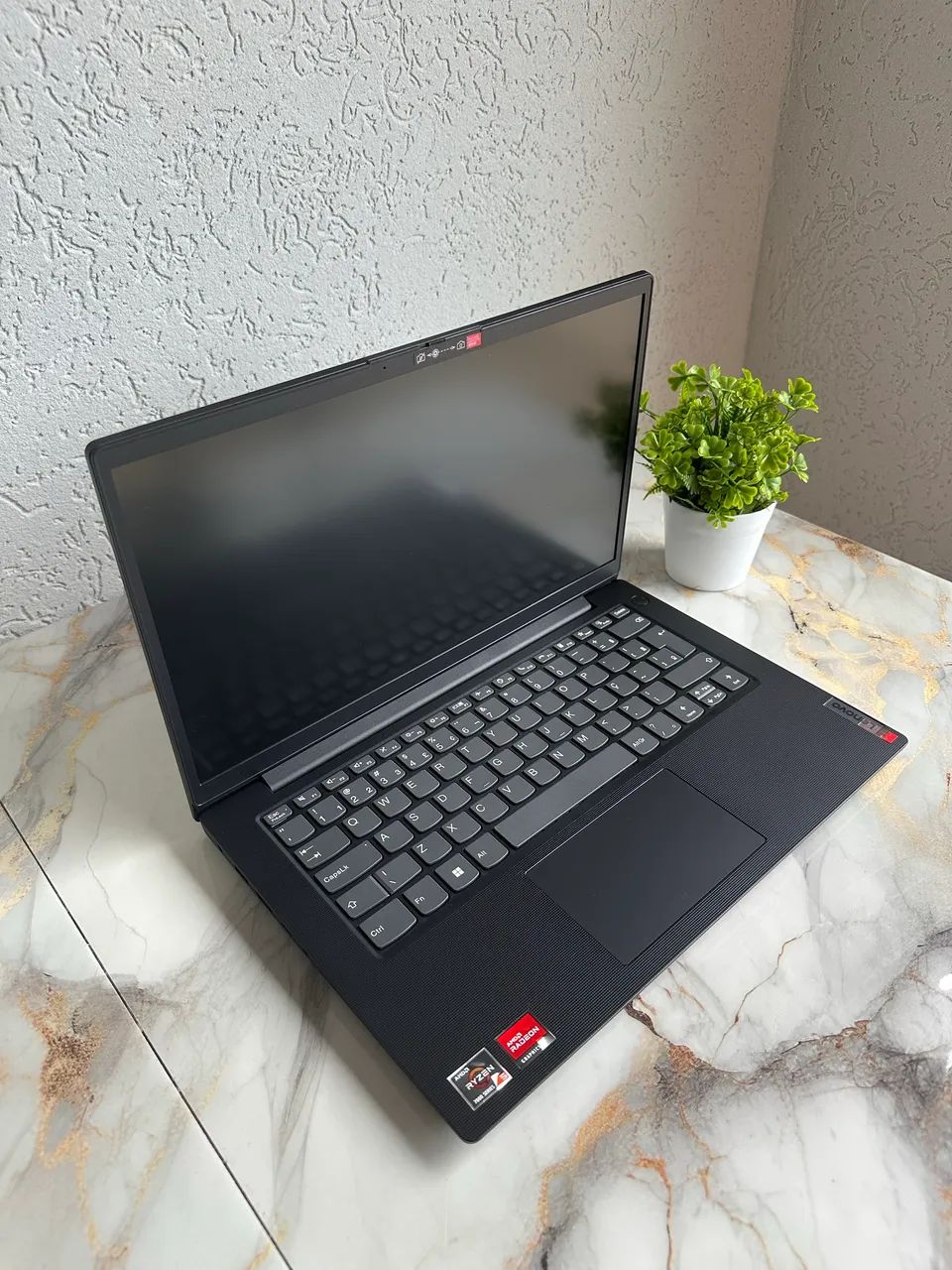 Notebook Lenovo V14 G4