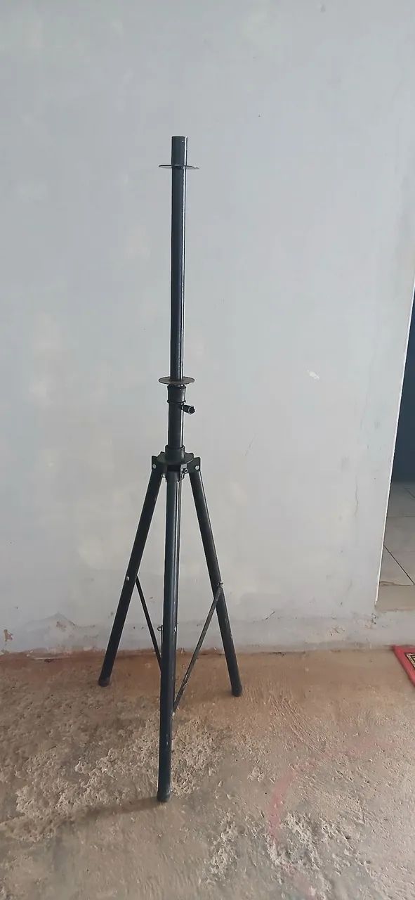 Pedestais de microfone e caixa de som  - Foto 5