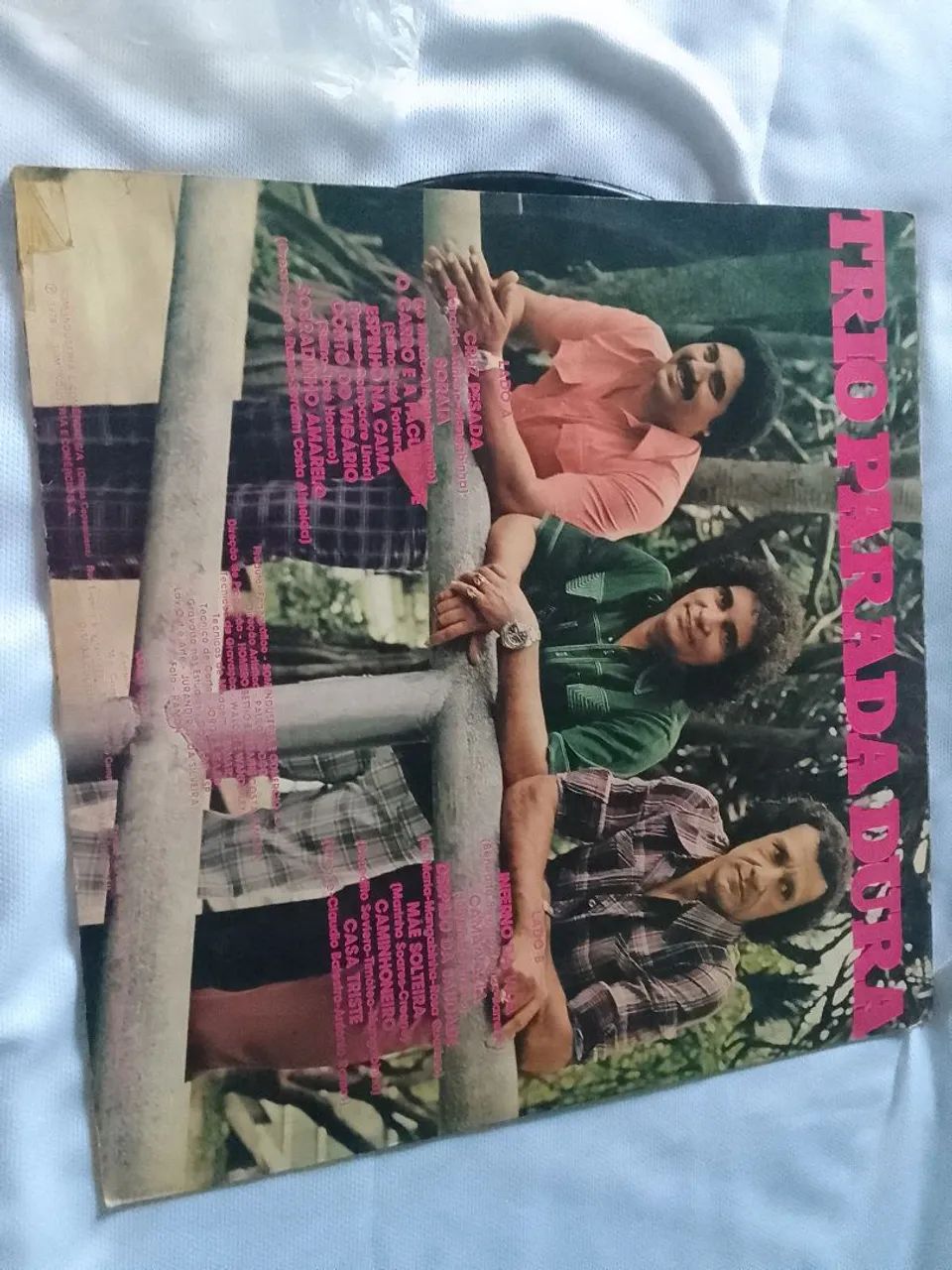Disco de vinil trio parada dura em bom estado - Foto 2