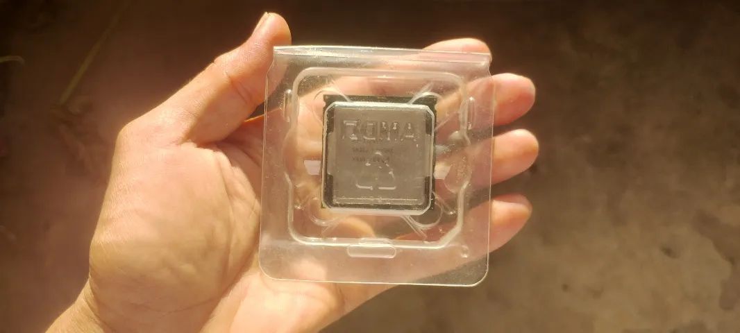 Processador Intel® Xeon® E3-1225 v5 - 3.30GHz - LGA 1151 - Com Gráficos Integrados - Foto 5