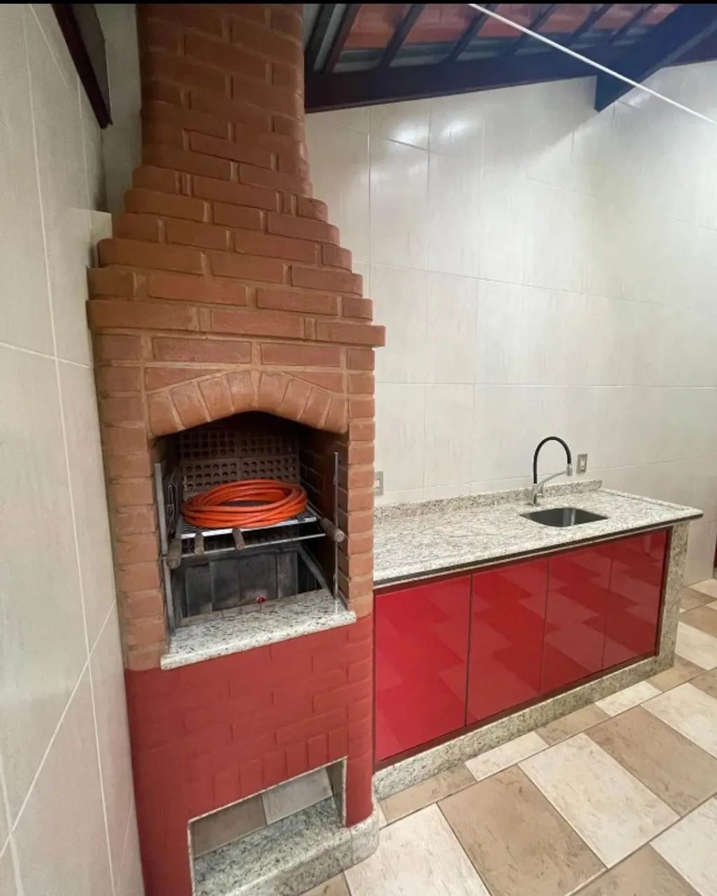 Casa com 2 Quartos em Local Tranquilo