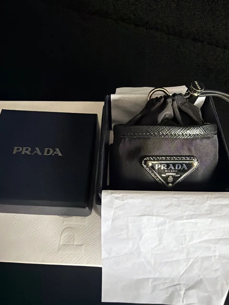 Estojo de AirPods original da Prada - Foto 2