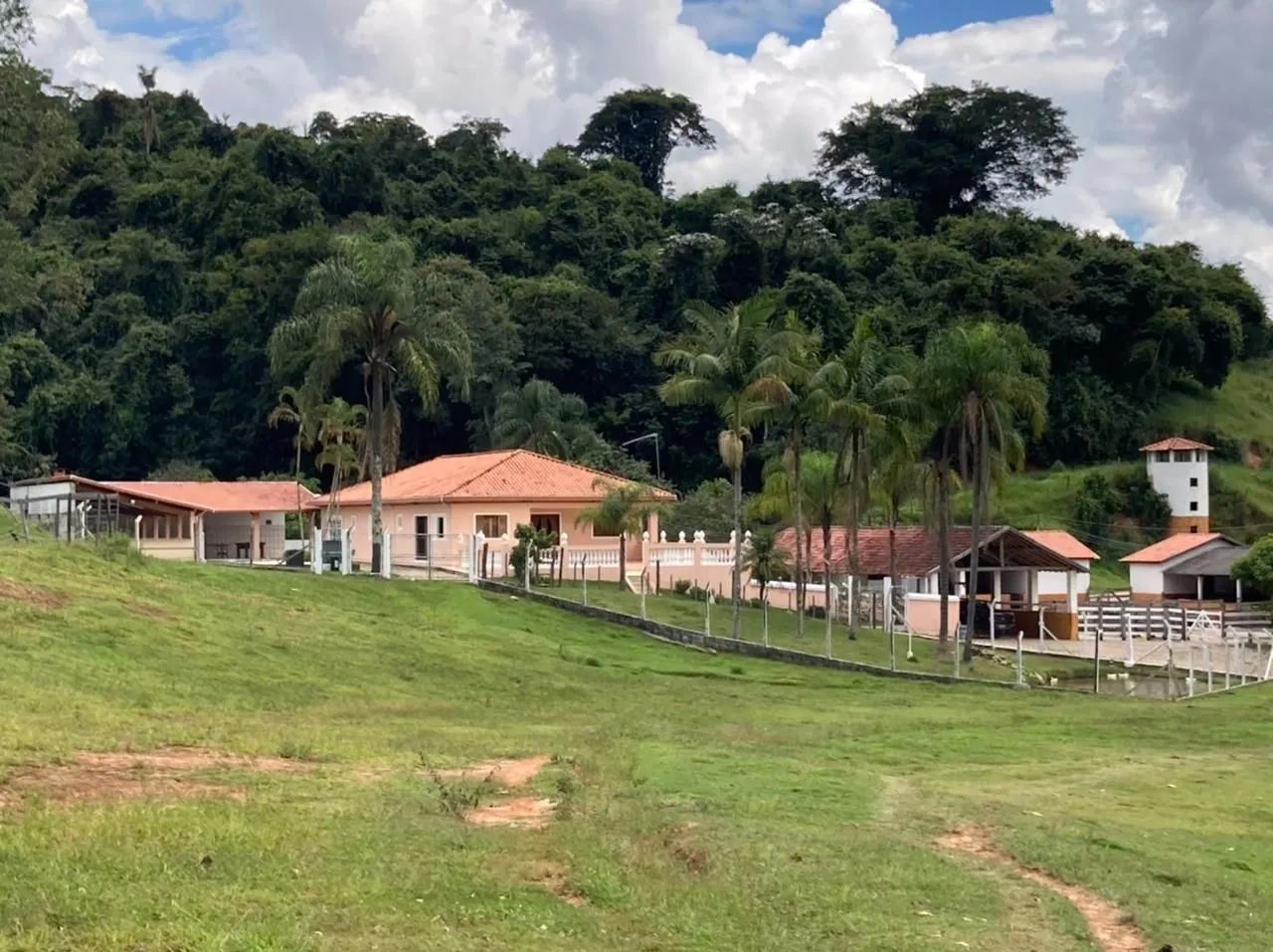 FAZENDA RURAL em LAGOINHA - SP, CENTRO