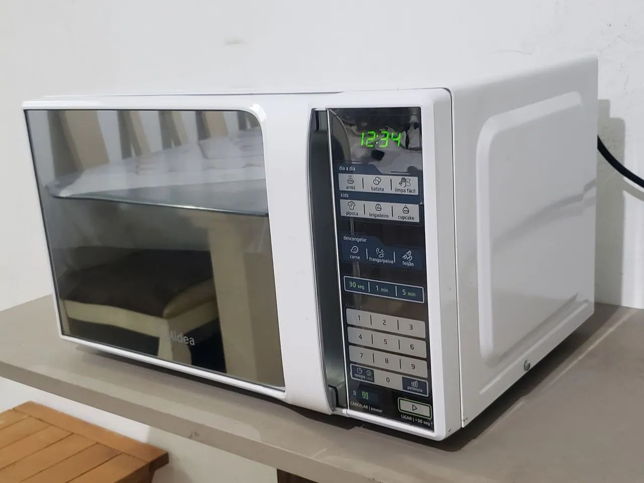 Microondas Espelhado Midea 20L Ótimas condições! 