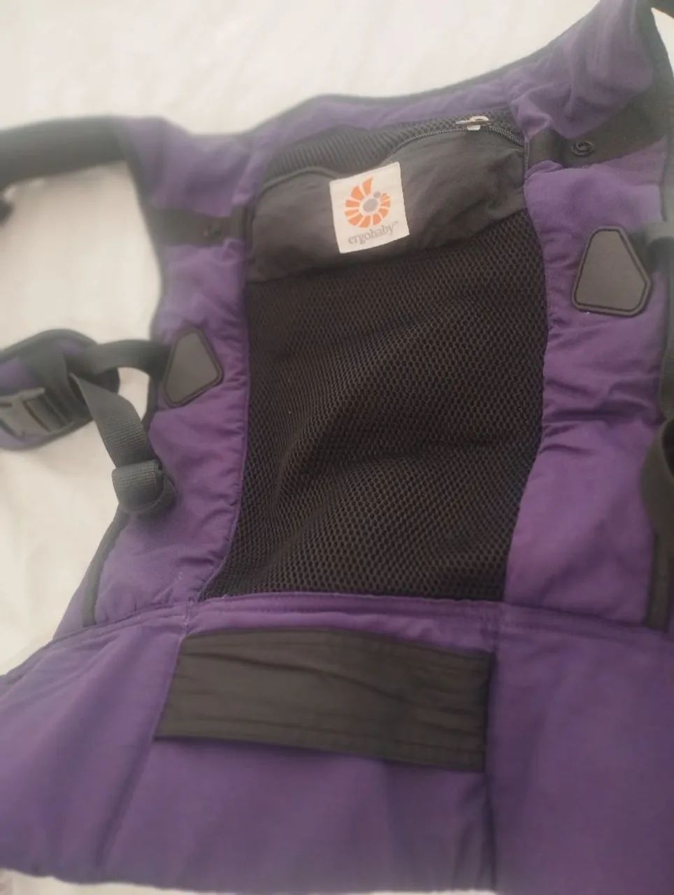 Suporte para bebê canguru ergonômico, Ergobeby semi nova  - Foto 3