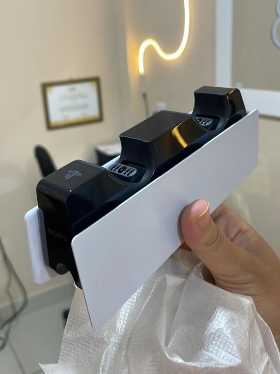 Base de Carregamento para Controle PlayStation 5 - Nova e Lacrada - Foto 2