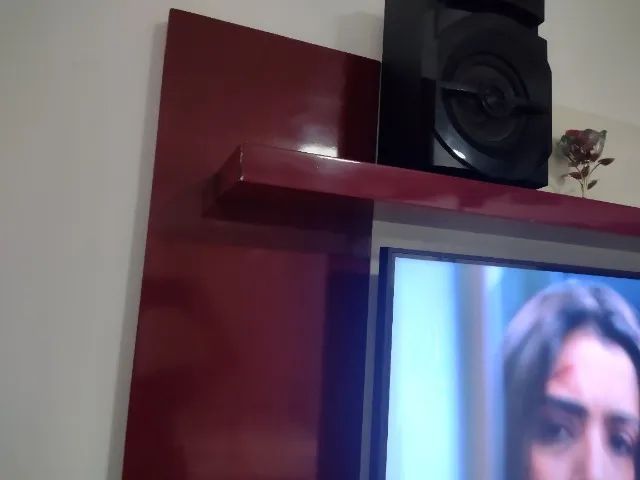 Rack para tv na cor vinho com branco. - Foto 2