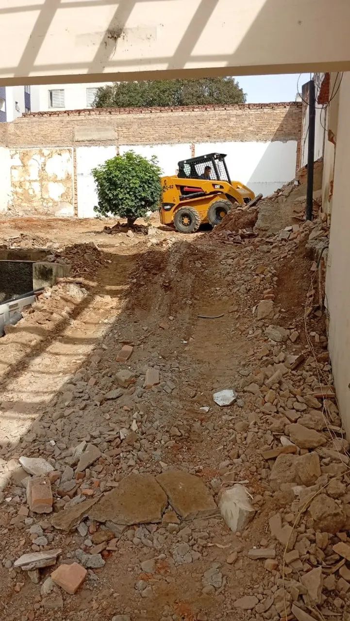 limpeza de lotes vago aterro desaterro  - Foto 3