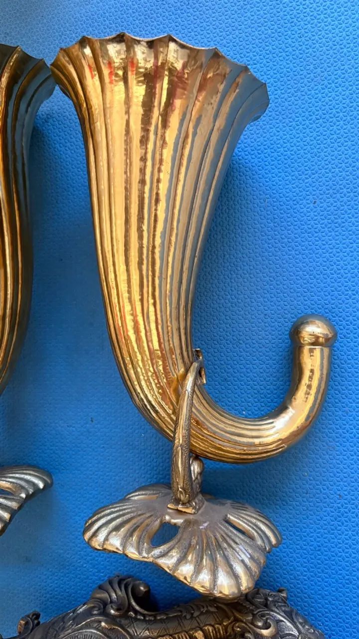 Vaso Antigo Em Bronze Maciço - Cornucópia Com Base De Peixe - Foto 2