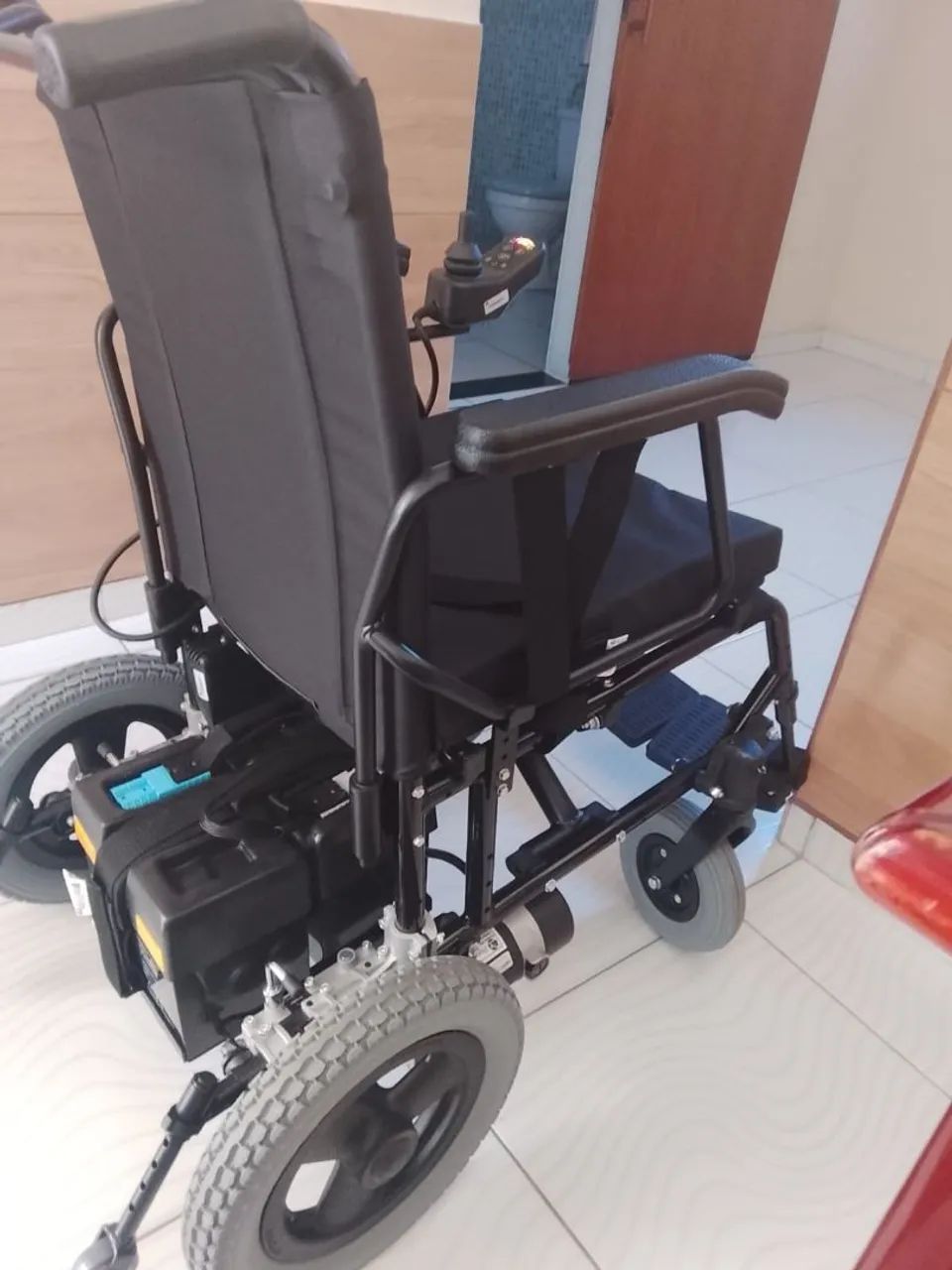 Cadeira de rodas motorizada nova  - Foto 4