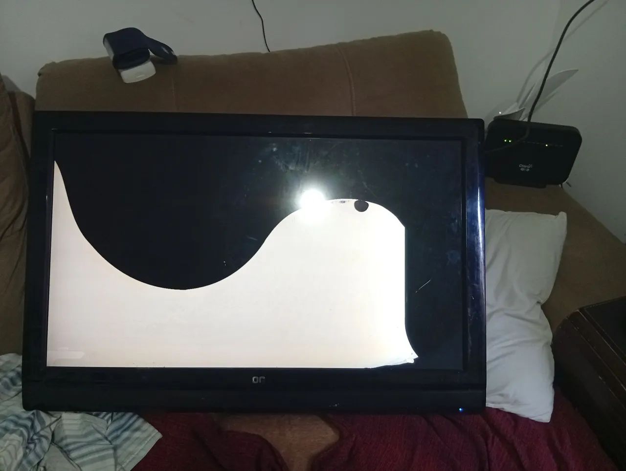 02 tvs AOC telas quebradas  - Foto 2