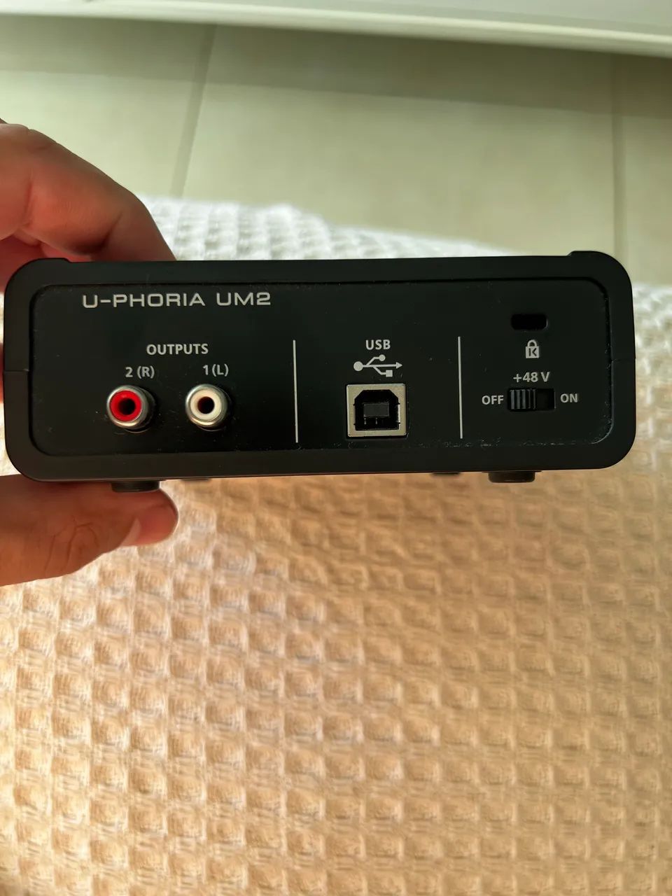 Amplificador De Microfone Behringer UM2 - Foto 2