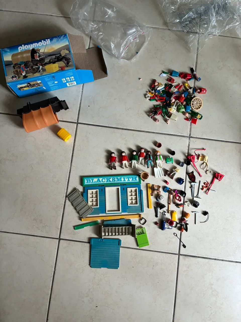 Lote Playmobil diversos e acessórios  - Foto 4